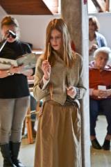 Deklica z vžigalicami v izvedbi učenk OŠ Franja Malgaja Šentjur